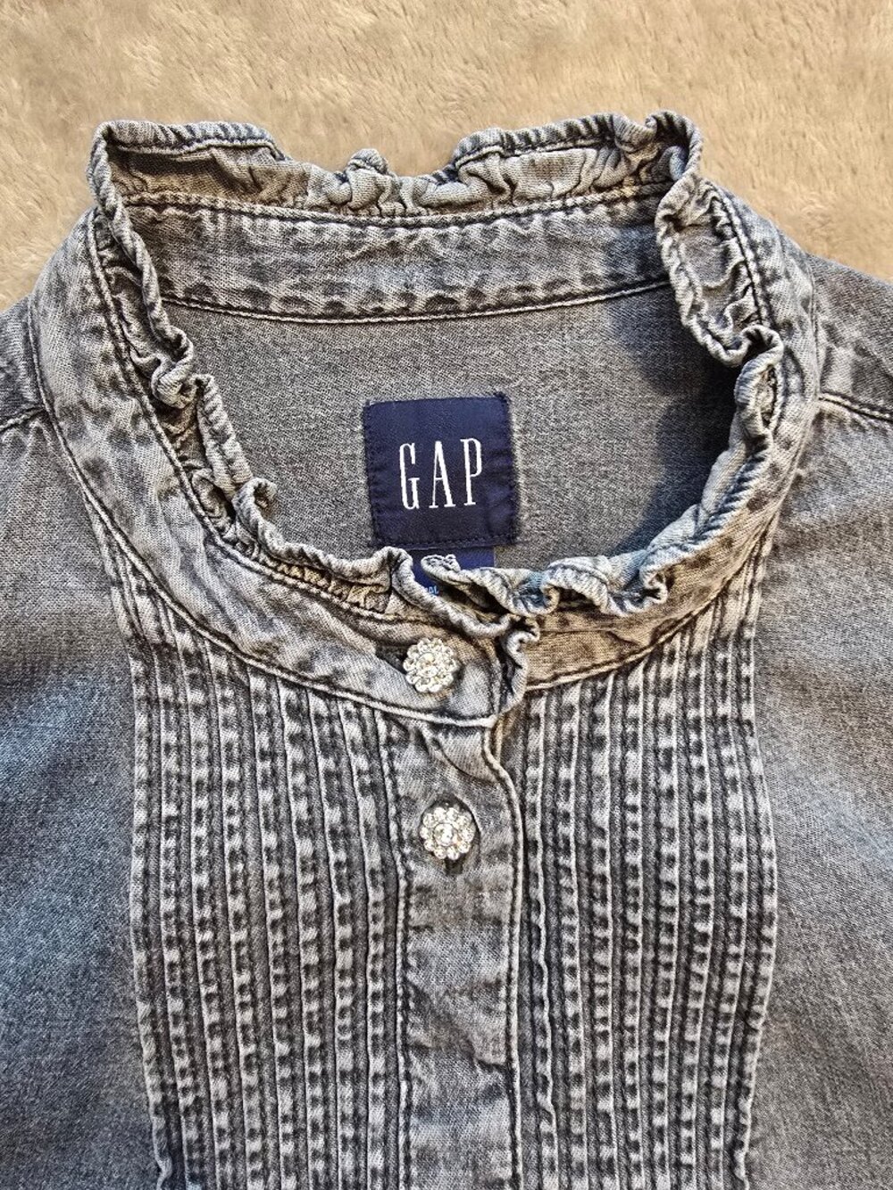 GAP Jeweled Pintuck Denim Button Up Grey Wash Shirt Size Large - Picture 6 of 10